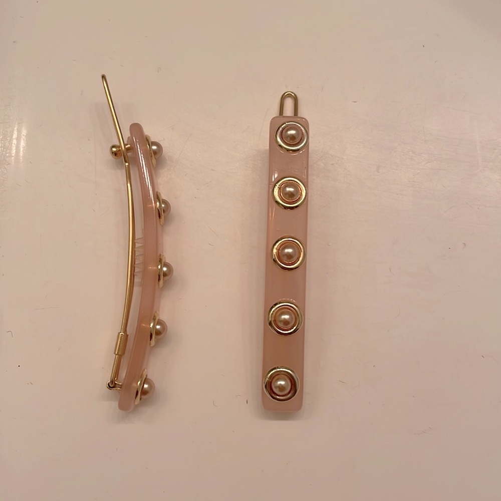 Never worn L erikson barrette set